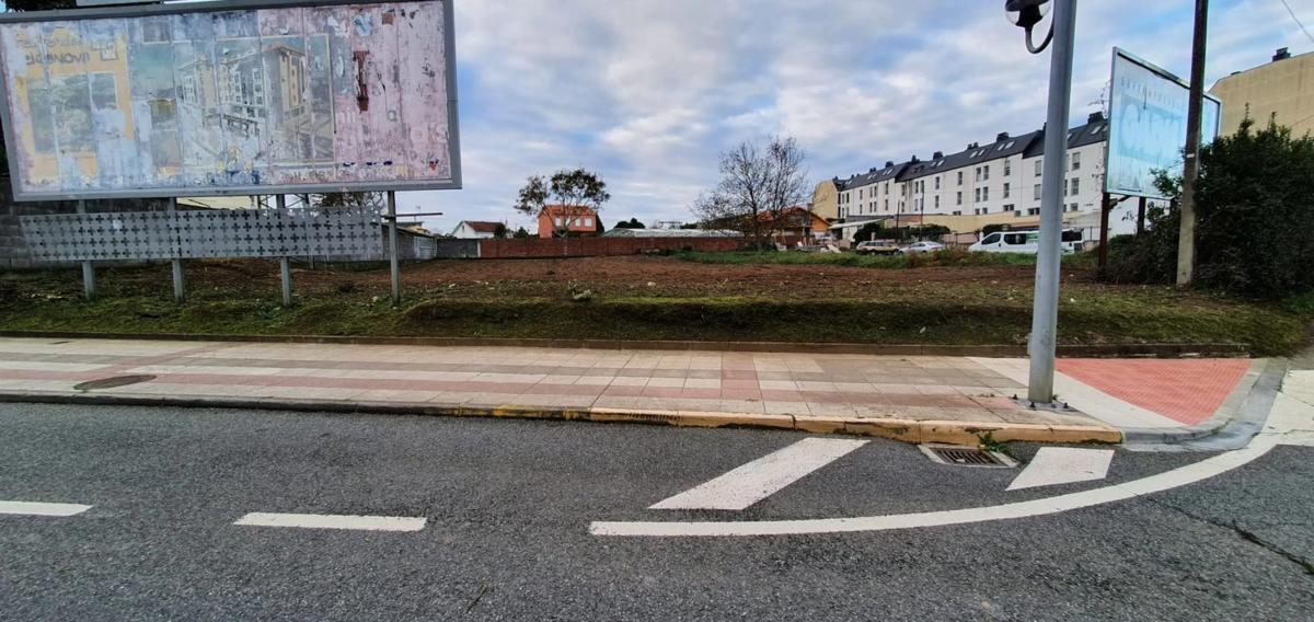 Terreno en venta en Narón, A Coruña photo 2
