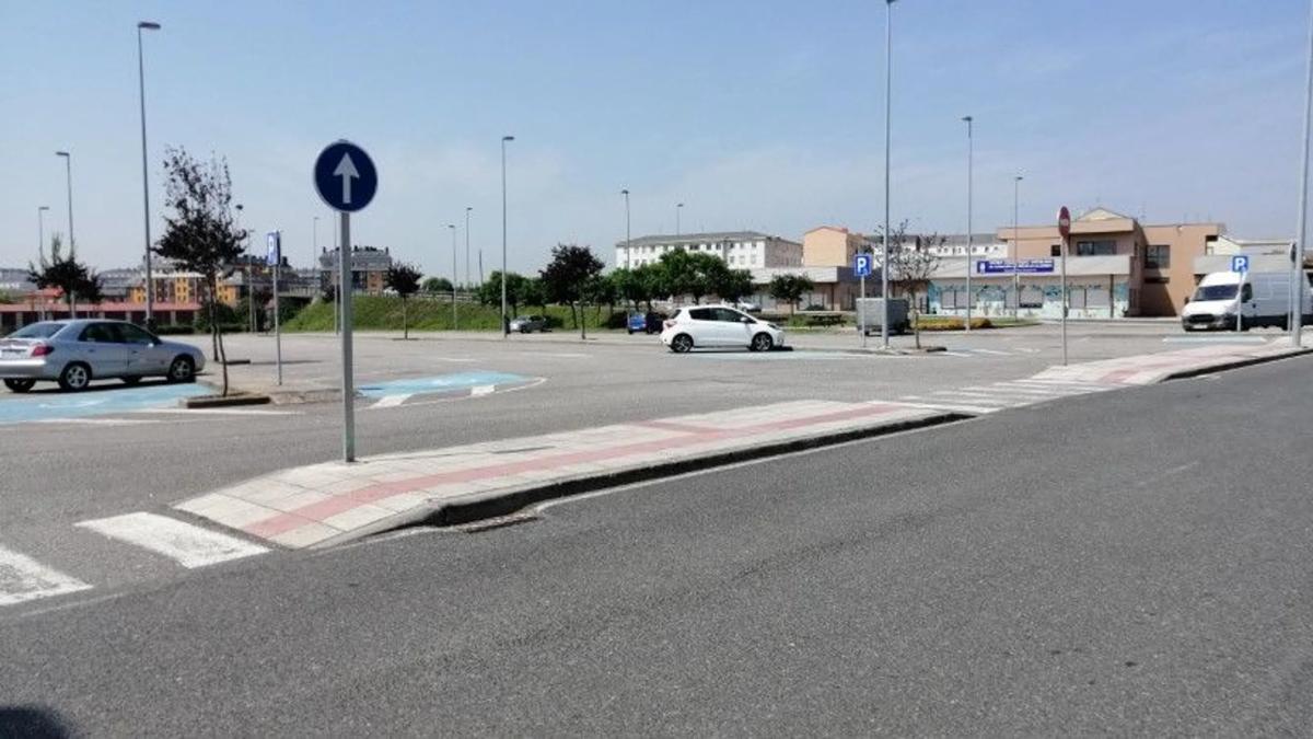 Terreno en venta en Narón, A Coruña photo 1