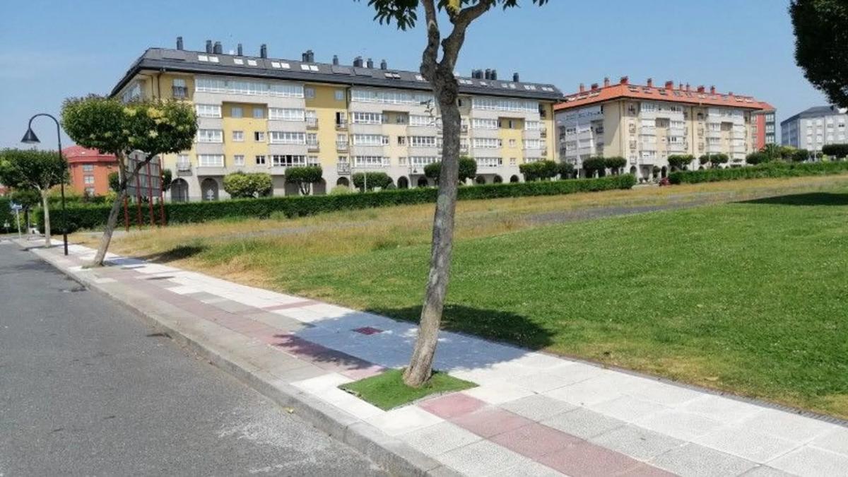 Terreno en venta en Narón, A Coruña photo 3