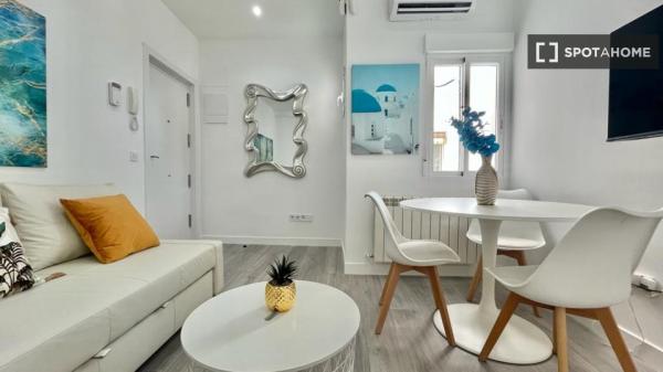 Estudio en alquiler en C/ de Peña Gorbea, Madrid thumbnail 2