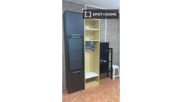Estudio en alquiler en Avinguda del Torrent Gornal, Barcelona thumbnail 2