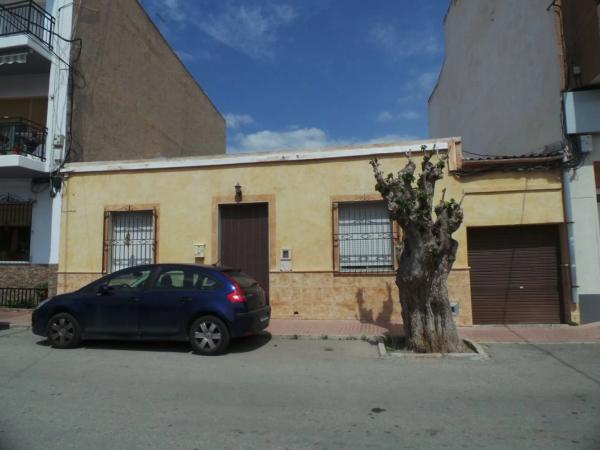 Chalet pareado en calle Reina Fabiola photo