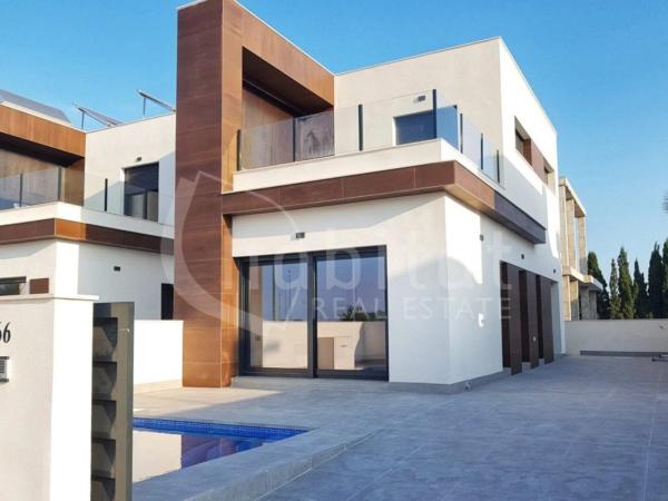 Chalet pareado en calle Manuel de Falla photo 1