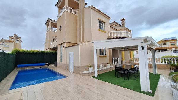 Chalet pareado en calle la Rosella, 16 thumbnail 2