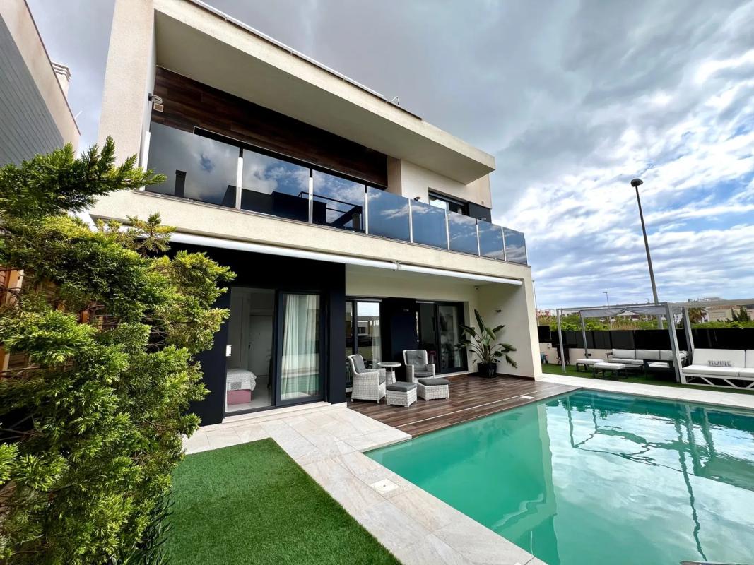 Properties for sale and rent in Spain photo 4