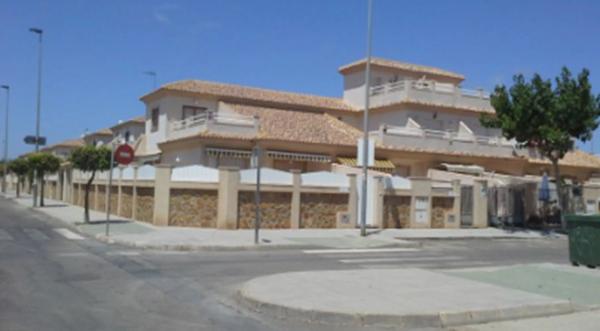 Chalet pareado en calle Peña de Águila photo