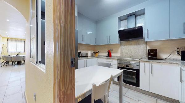 Chalet adosado en calle Tolerancia photo 1