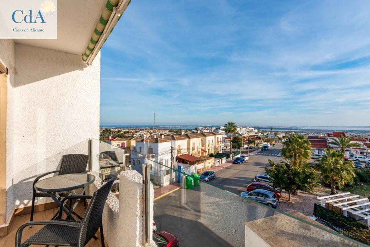 Продажа пентхауса на  Calle Alfareros, Рохалес photo 2