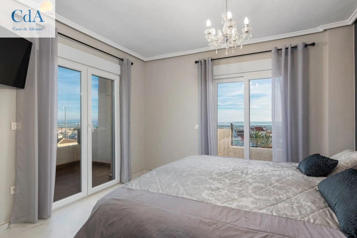 Продажа пентхауса на  Calle Alfareros, Рохалес photo 4