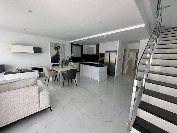 Casa independiente en calle Winston Churchill, 4 thumbnail 1