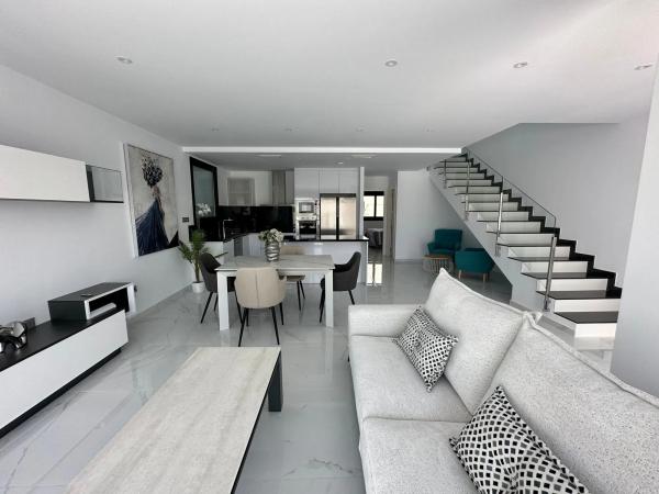 Casa independiente en calle Winston Churchill, 4 thumbnail 2
