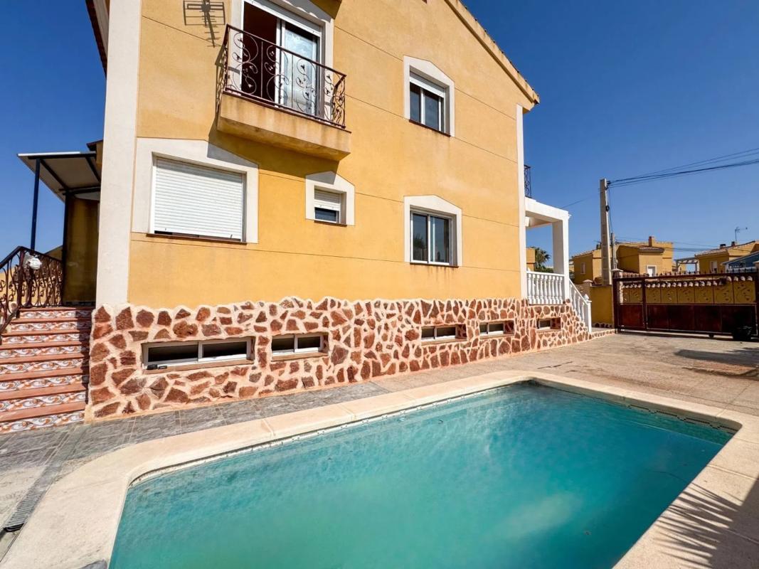 Propiedades en venta y alquiler en España photo 1