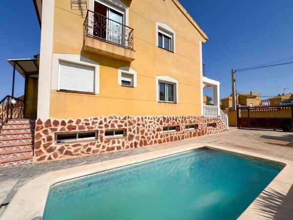 Chalet pareado photo 1