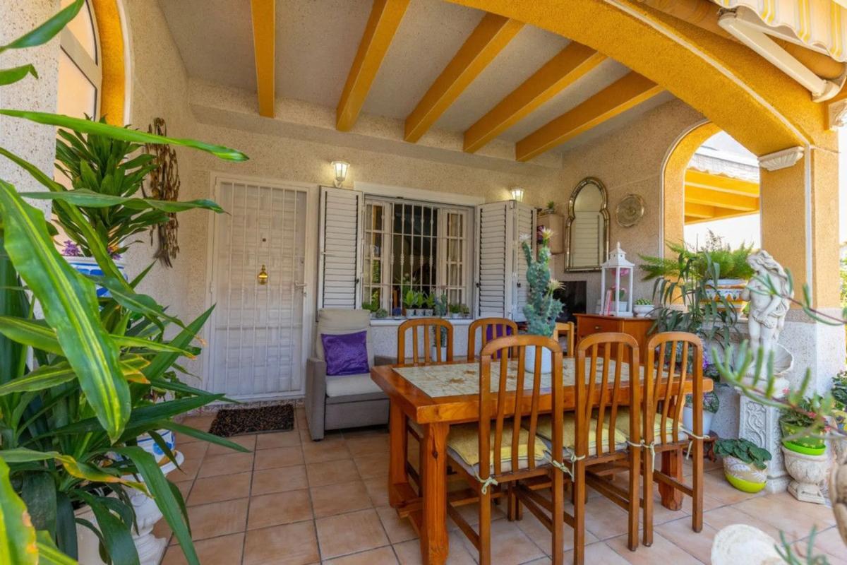 Venta de chalet independiente en Barrio El Molino, Torrevieja
photo 2
