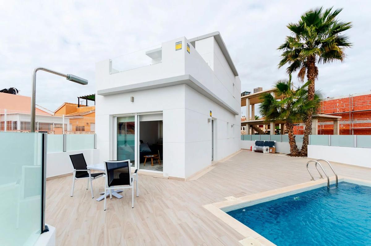 Venta de chalet independiente en Barrio La Siesta - El Salado - Torreta, Torrevieja
photo 1
