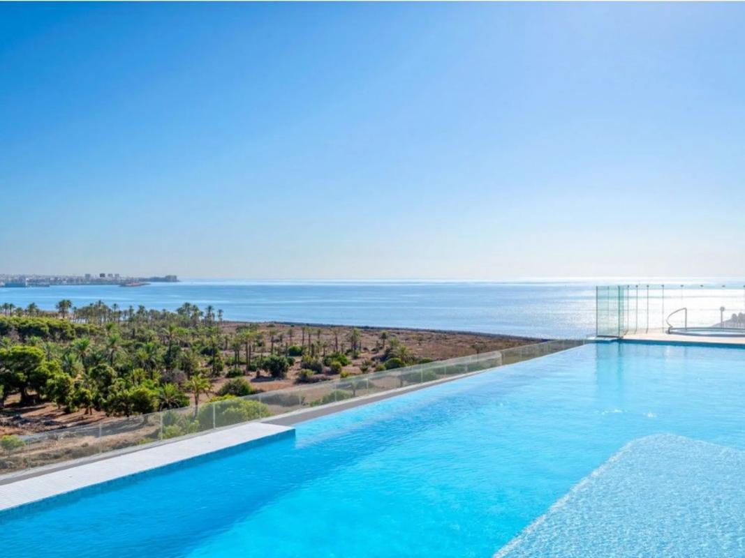 Venta de piso en punta prima, Torrevieja
photo 1