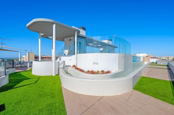 Apartment for sale in  Calle Mar Gruesa s/n, Torrevieja photo 2