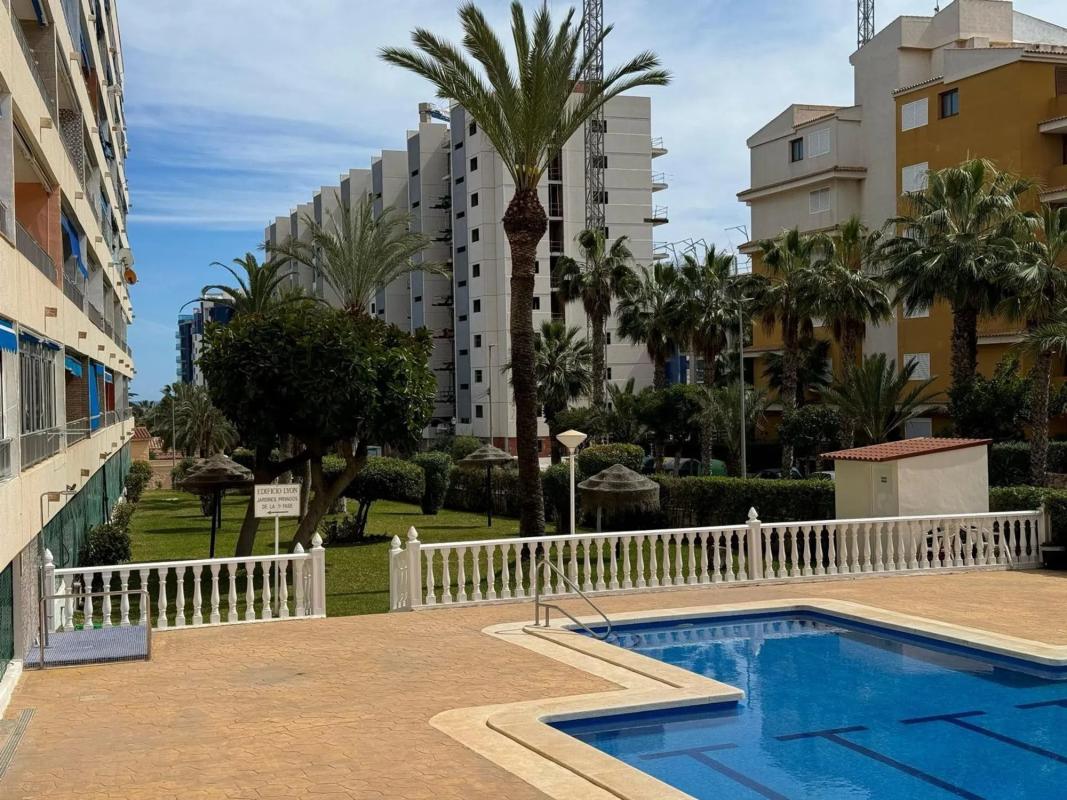Sale of apartment in Calle Bajamar s/n, Torrevieja
 photo 4