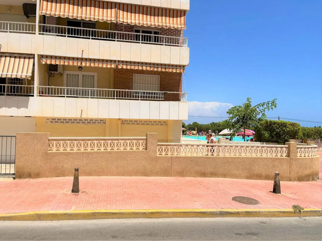 Sale of apartment in Calle Arrecife, Torrevieja
photo 3