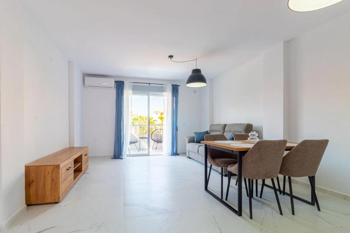 Venta de piso en Calle Bajamar, Torrevieja
photo 2