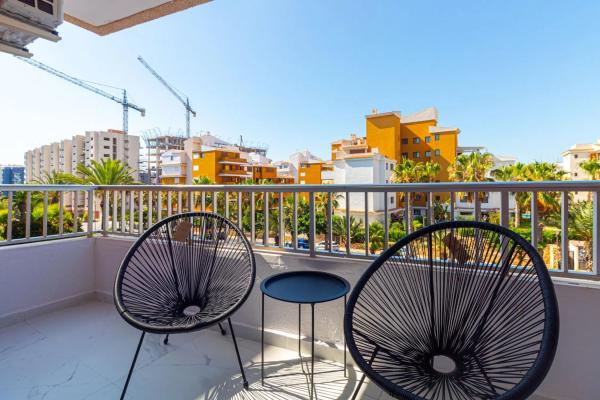 Piso en venta en Calle Bajamar, Torrevieja
thumbnail 2