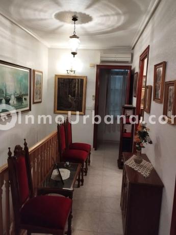 Casa independiente en calle Reina Victoria thumbnail 1