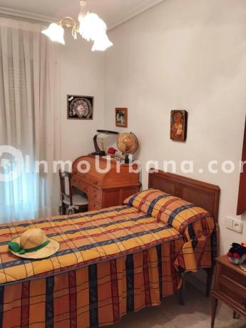 Casa independiente en calle Reina Victoria thumbnail 2