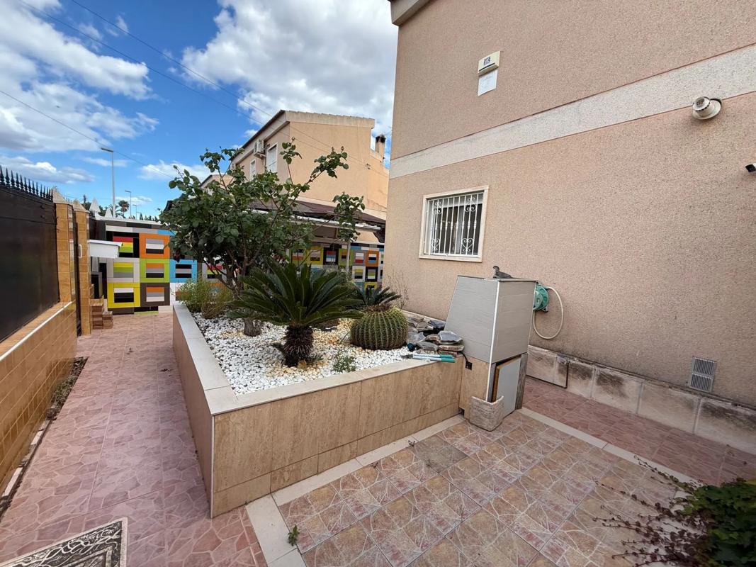 Properties for sale and rent in Spain photo 3