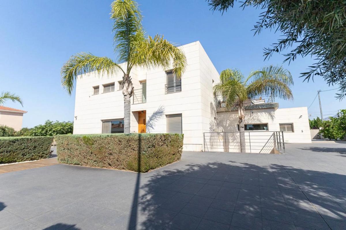 Properties for sale and rent in Spain photo 1