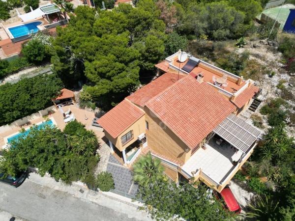 Chalet independiente en venta en Pueblo Español - Coveta Fumá, El Campello
 photo 1