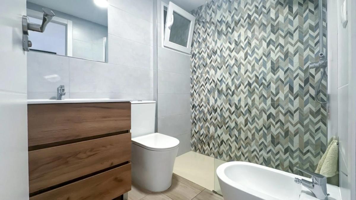 Sale of apartment in Calle de Sorolla, El Campello
photo 1