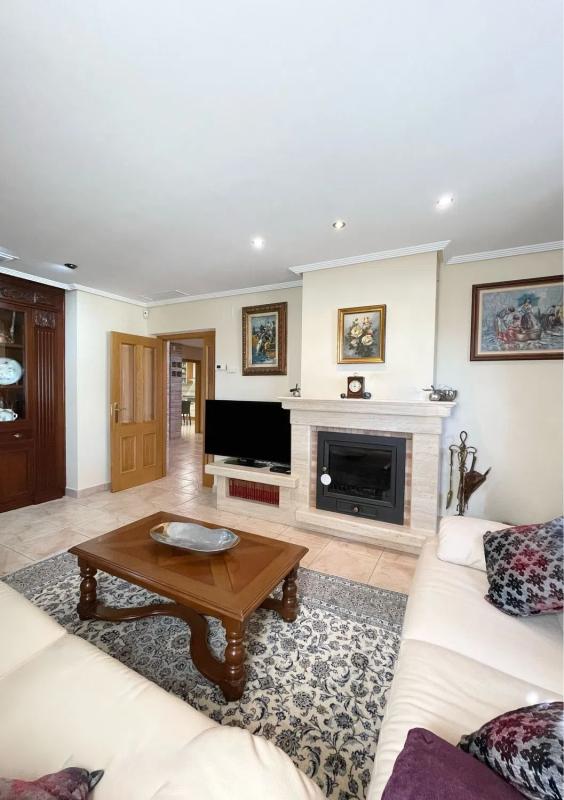 Properties for sale and rent in Spain photo 5
