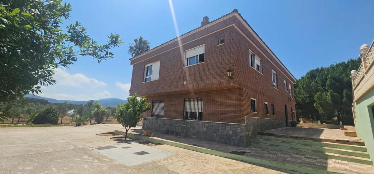 Propiedades en venta y alquiler en España photo 2
