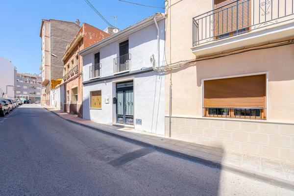 Частный шале на продаже в  Calle Arrabal, Онил photo