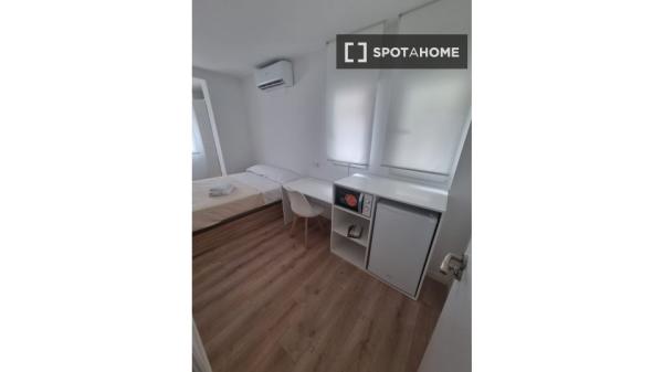 Habitación en piso compartido, Peñagrande, Madrid thumbnail 2