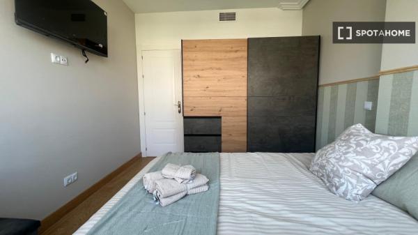 Habitación en piso compartido en alquiler en Cuatro Caminos, Madrid photo 1
