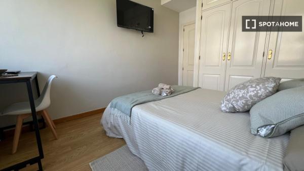 Habitación en piso compartido en alquiler en Cuatro Caminos, Madrid thumbnail 1