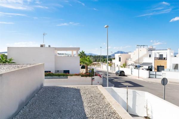 Casa independiente en calle Murillo thumbnail 1