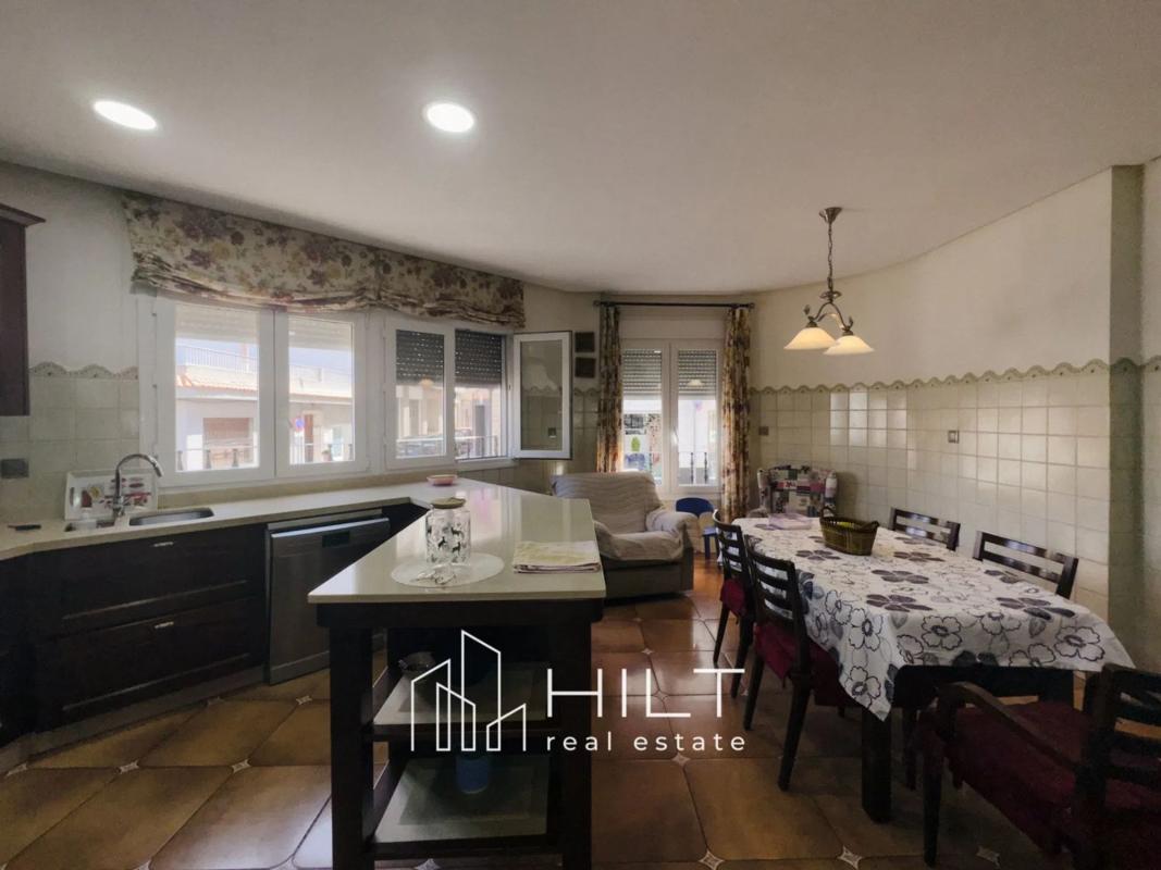 Properties for sale and rent in Spain photo 2