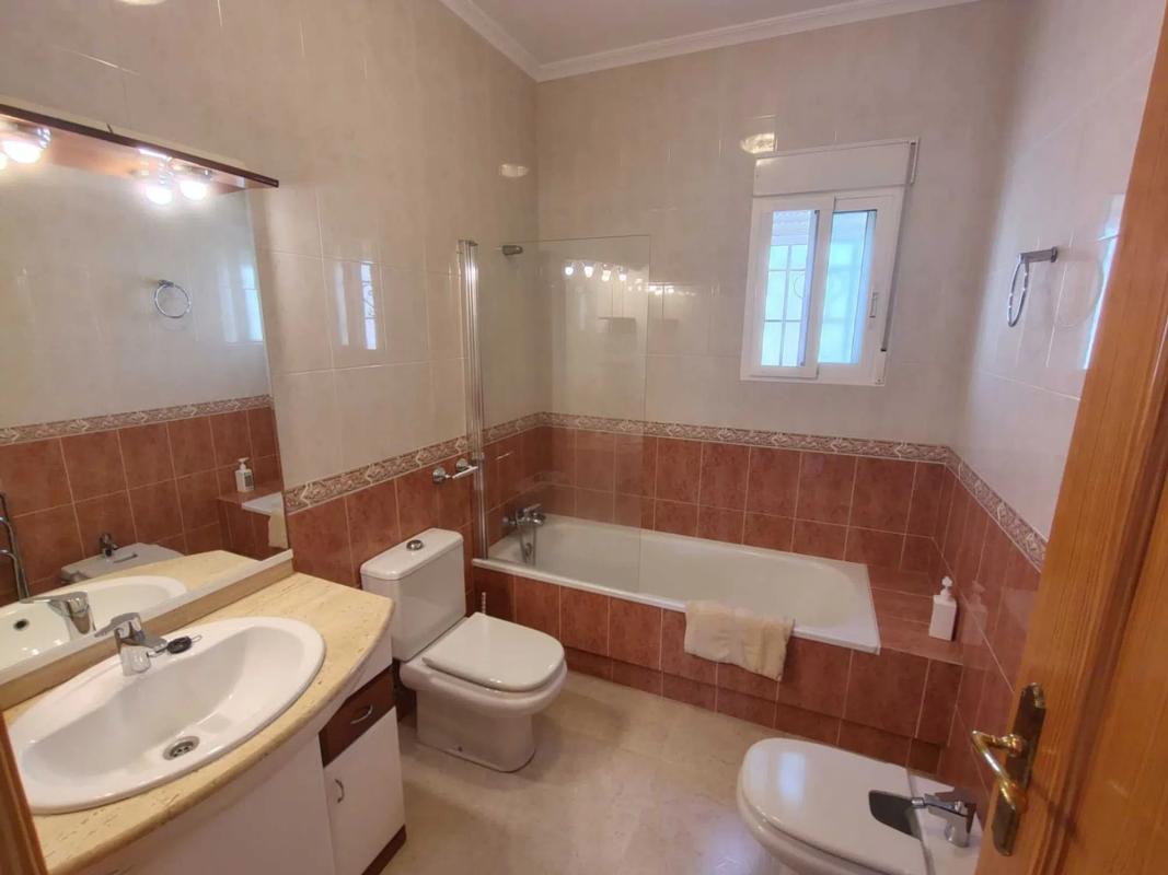 Продажа отдельного шале в  Calle Holanda, Бигастро photo 4