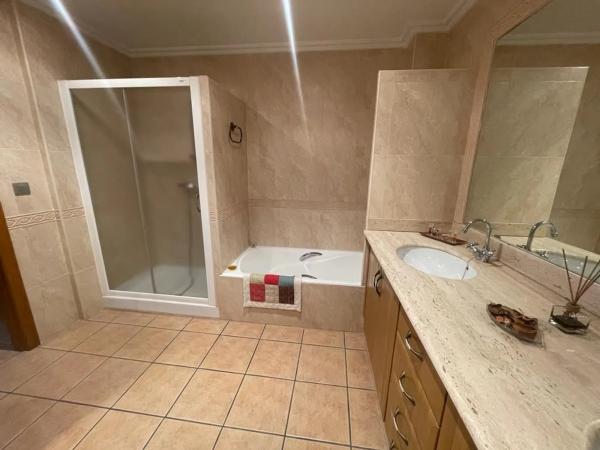 Chalet adosado en calle Jose Cartagena, 17 photo 1