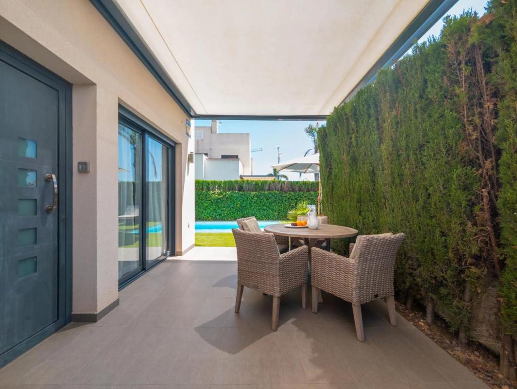 Sale of independent chalet in Calle Número 8, Benferri
photo 4