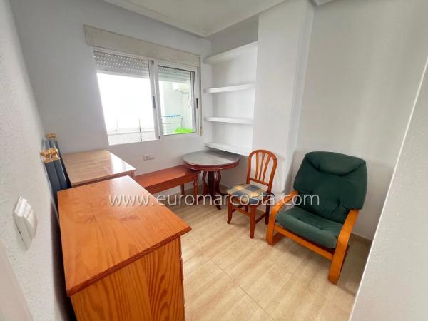 Piso en venta en Calle Dolores Viudes Blasco, Guardamar del Segura
thumbnail 1