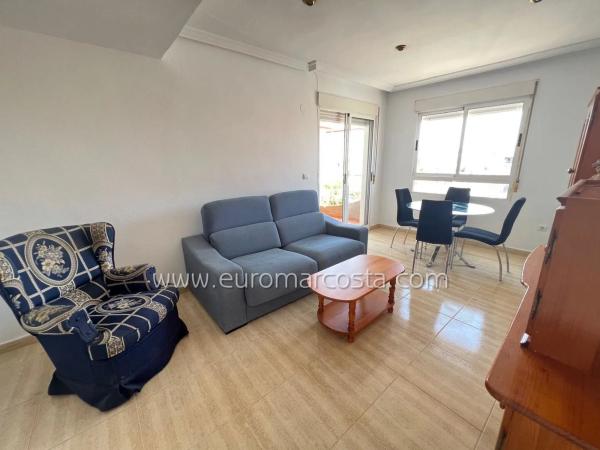 Piso en venta en Calle Dolores Viudes Blasco, Guardamar del Segura
thumbnail 2