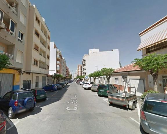 Piso en venta en Calle San Luis, Torrevieja
photo 1