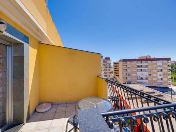 Ático en venta en Calle del Huerto, Torrevieja thumbnail 2