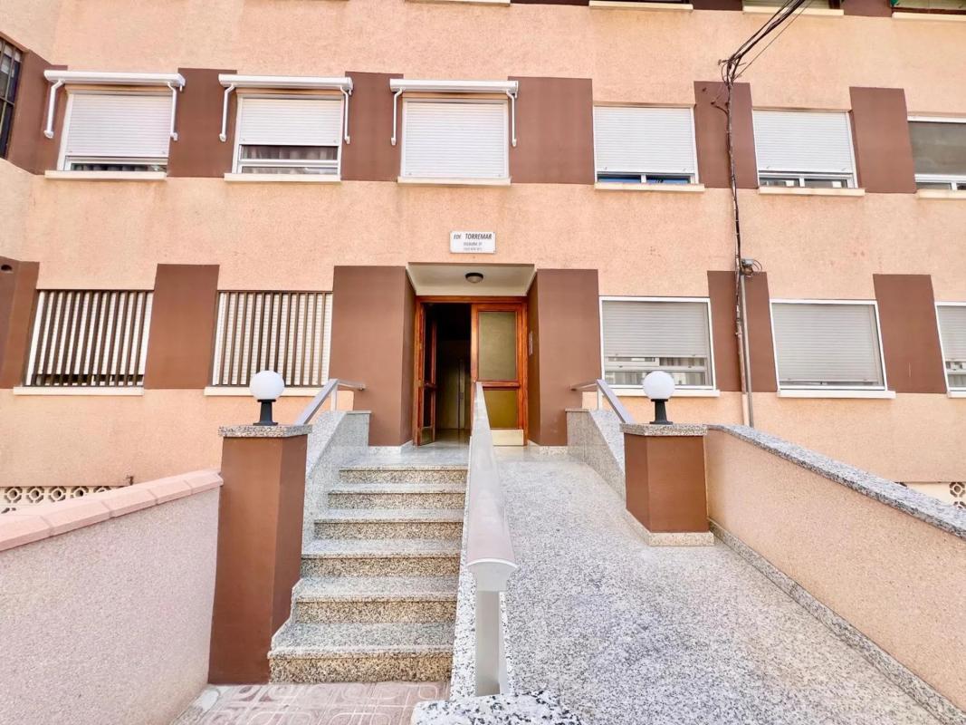 Venta de piso en Barrio Los Europeos, Torrevieja
photo 1