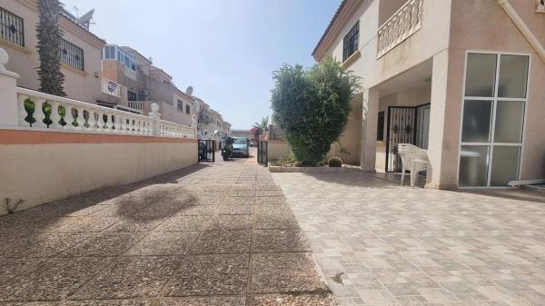 Duplex for sale on Barrio La Siesta - El Salado - Torreta, Torrevieja photo 4
