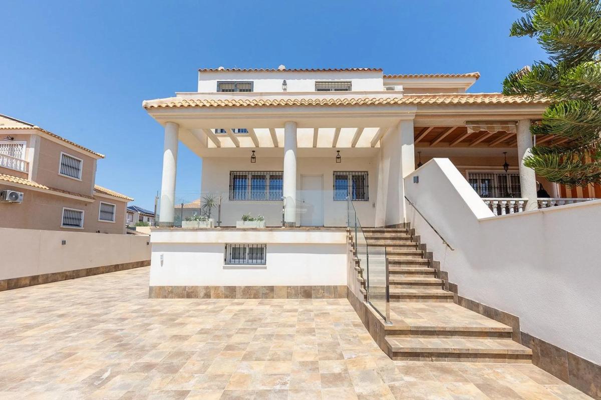 Properties for sale and rent in Spain photo 2