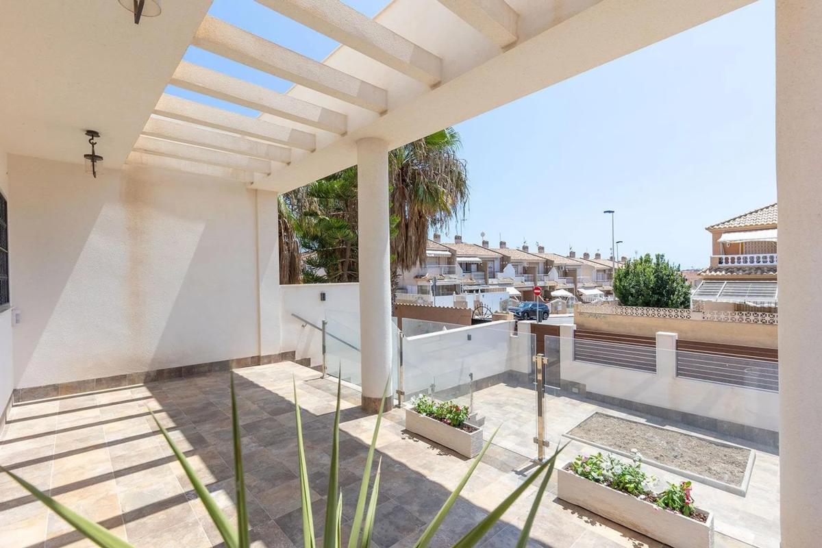 Properties for sale and rent in Spain photo 4